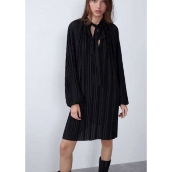 ⚫️ Zara ⚫️ pleated tie front dress - size small - Picture 1 of 4